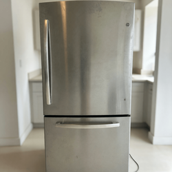 2015 GE Bottom Freezer Refrigerator GDE23GSHBRSS – Good Condition, 23.2 cu ft - La Mirada, CA