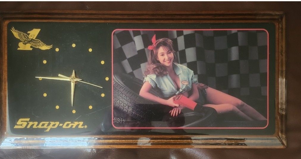 VINTAGE 1991 SNAP-ON COLLECTIBLE WALL CLOCK WITH PLAYMATE CRISTY THOM