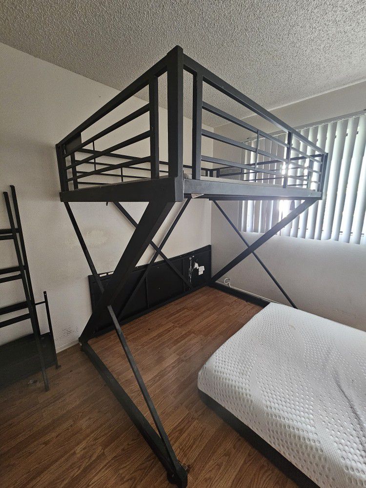 Full Size Loft  Bed With Desk