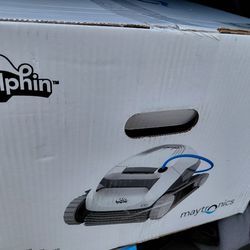 DOLPHIN  CORDLESS POOL VACUUM