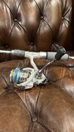 Bass Pro Shops Johnny Morris CarbonLite Spinning Combo