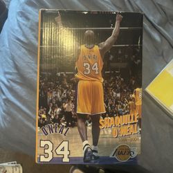 Shaq Gold Statue Giveaway