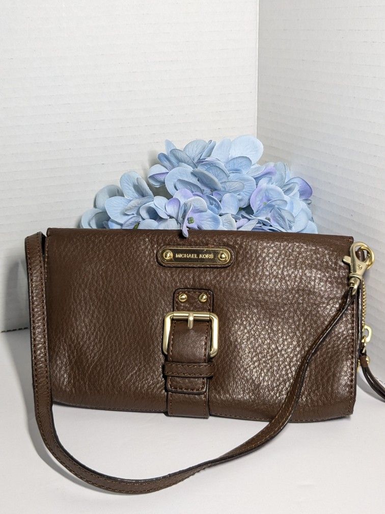 Michael Kors little wristlet Brown leather 🤎
