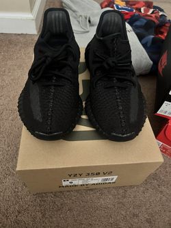 Yeezy onyx Size 9