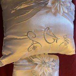 Almohada para Zapatos Para Quinceañero y Biblia.