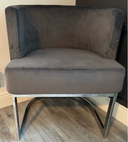 1 Like New Grey Velvet Barrel Chair. Glam chair, If It’s Posted It’s Available. Only Msg 4 pickup