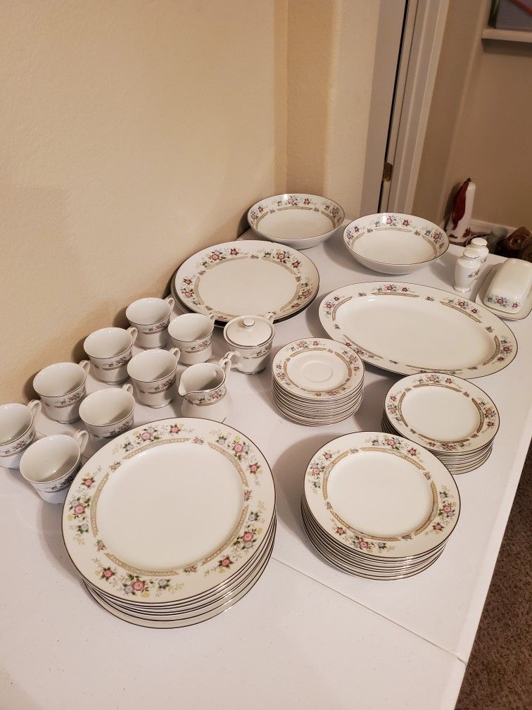 Beautiful 52 Piece IMOCO Fine China Set For 8 - Stratford #1188