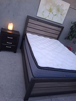 cama tamaño queen usado en buenas condiciones, incluido, burot ,base, colchon, muy limpio