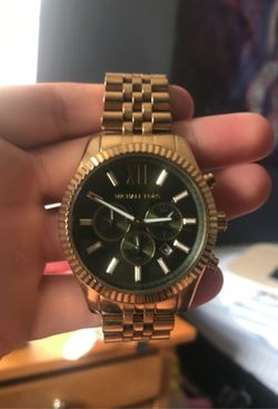 Micheal Kors gold watch (bearly work)