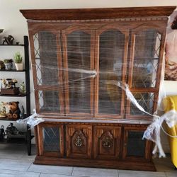 Luxury kitchen cabinet.  And table with 6 chairs. Good Condition.