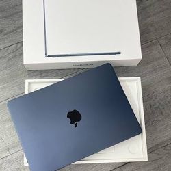 2025 Apple MacBook Air M4 Midnight 