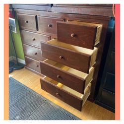 9 drawers dresser/ Nine drawers dresser