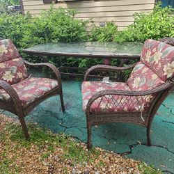 Outdoor Patio Table & Chairs