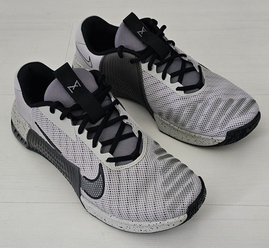 Nike Metcon 9 Workout Shoes Iron Ore Flat Pewter Black Men's Size 9.5 DZ2617-004
Brand new. Size 9.5 mens.