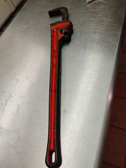 36-in pipe wrench