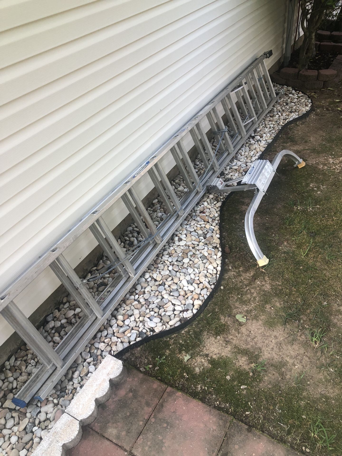 Werner D1324-2 24 Ft Aluminum Extension Ladder, 250 Lb Load Capacity Werner AC78 Ladder Stabilizer