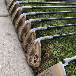GOLDEN BEAR GOLF CLUBS/IRONS, 10-PC WITH PUTTER AMD PITCHING WEDGE