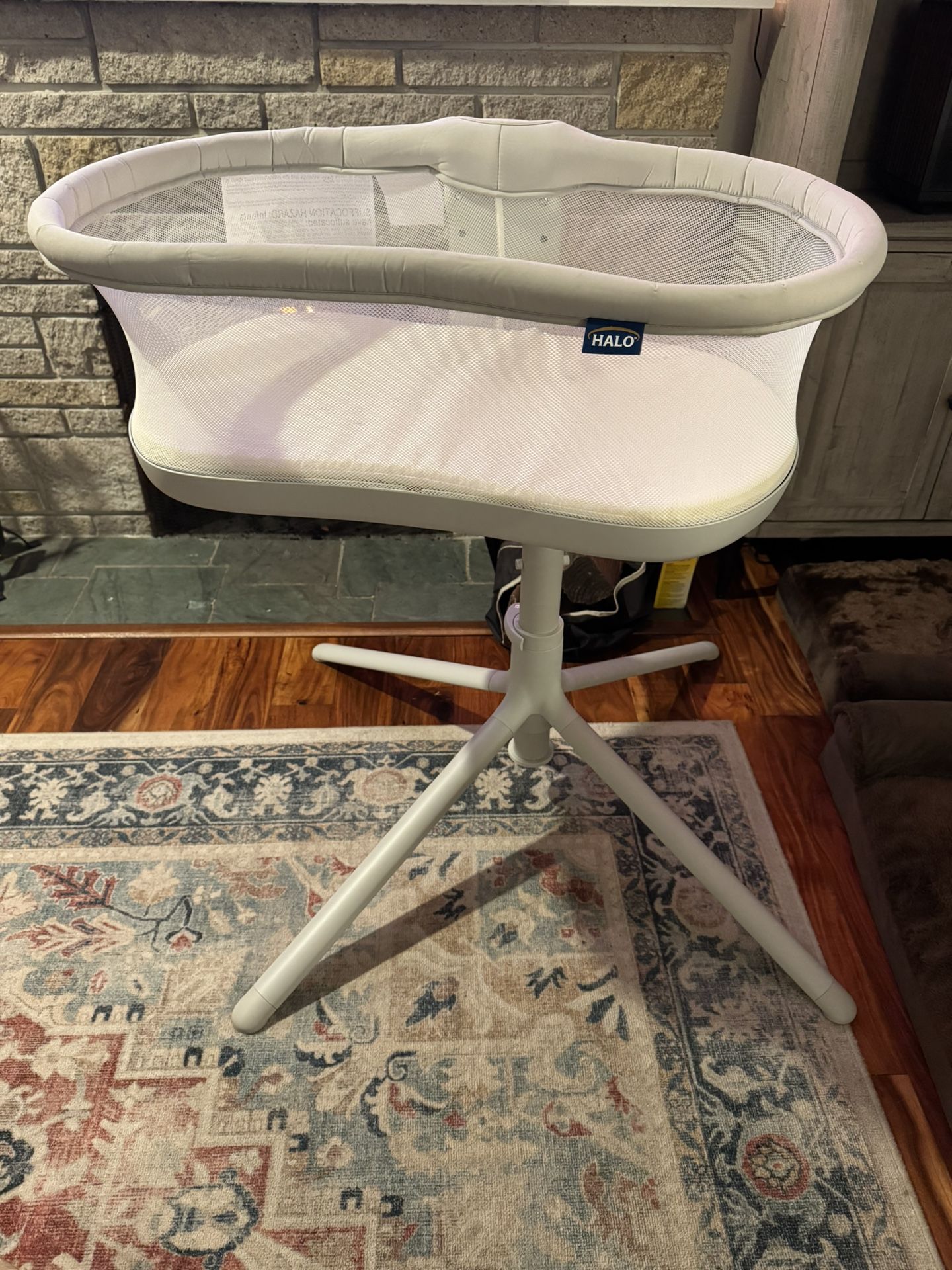 Halo bassinet swivel sleeper 3.0