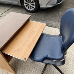 Small Desk And Chair 