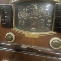 1940’s Antique Zenith 7S062 AM/Classic Radio With Record Player, Rare, House Kept, 