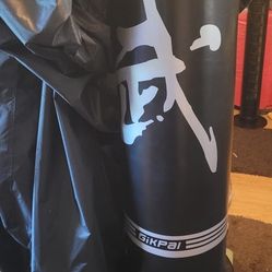 New Free Standing Punching Bag W Gloves 