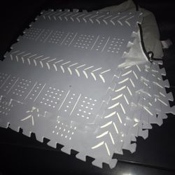 Very Nice 24 X 24 Six Piece Foam Mat Set Only $20