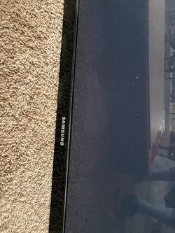Samsung 40in tv with wall mount
