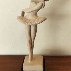 Vintage 1985 Austin Productions Sculpture  depicts a beautiful ballet dancer in a realistic style. 