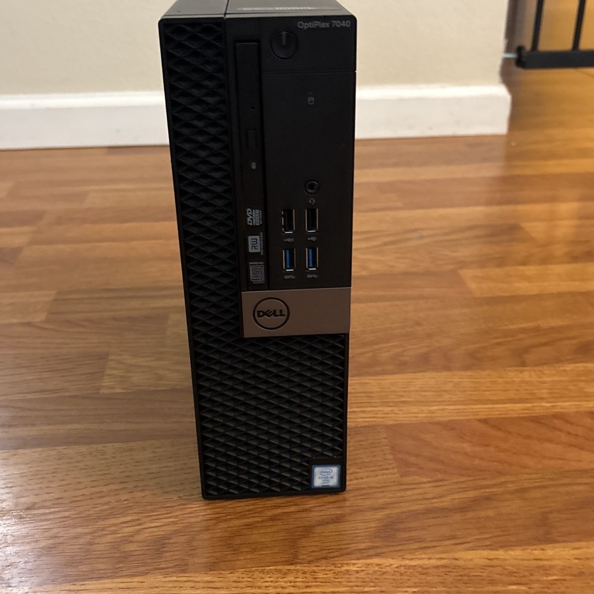 Dell Optiplex   7040   With 32 GB  windows 10 Pro