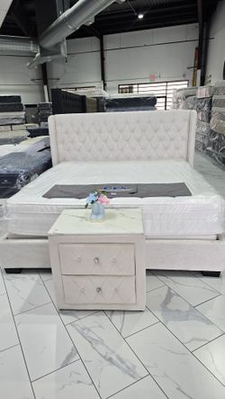 King Sizes Bed With Mattress And Nightstand New 
