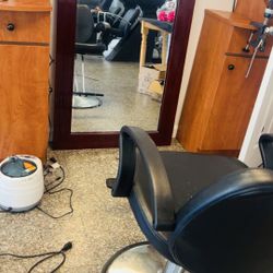 Salon Station 