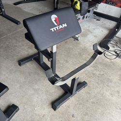 Titan Preacher Curl Bench