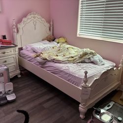 Cinderella Twin Bed Frame from Homelegance