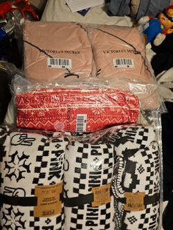 PINK & VS SHERPA BLANKETS