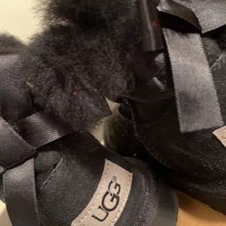 Uggs Girls Size 10 Never Worn 25.00