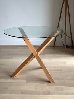 Poly and Bark Kennedy Round Dining Table (37.4") - pristine condition ($700 MSRP)