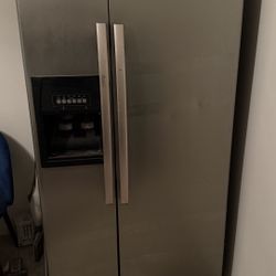 Whirlpool Side-by-Side Refrigerator w/ Ice Maker & Water Dispenser – Works Great