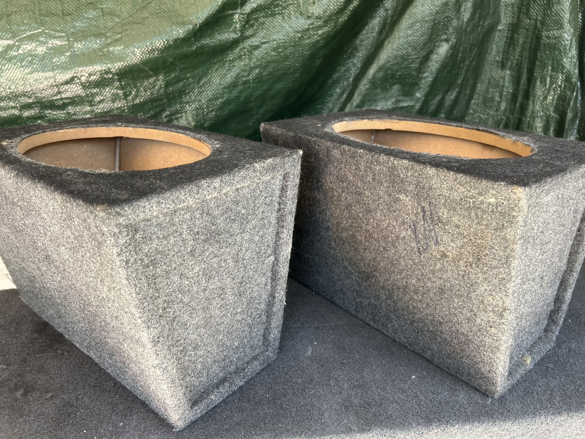 ($30 firm) 2 6x9 speaker boxes