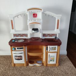 Play kitchen "Step 2" In Good Condition $20