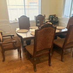 Ashley Furniture Extendable Dining Table And 6 Matching Chairs 