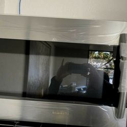 Samsung & Whrilpool 30in Microwave Open Box Unit Up to 50% Off