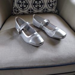 Rachel Rachel Roy Silver Flats Size 9