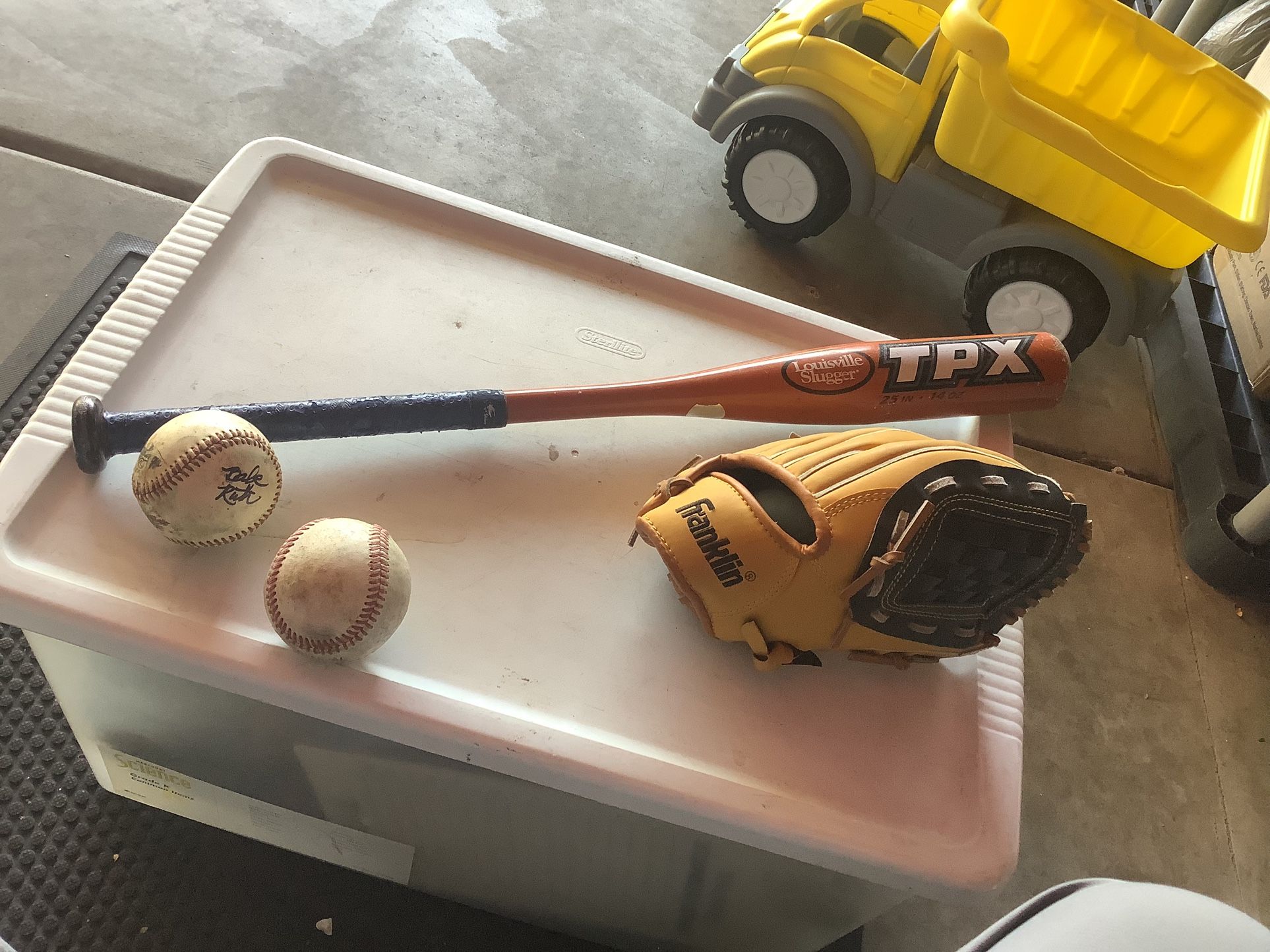 Teeball package including like new teeball baseball glove Franklin 10” teeball bat Louisville Slugger bat 25” and 14 ounces 2 baseballs  All one price