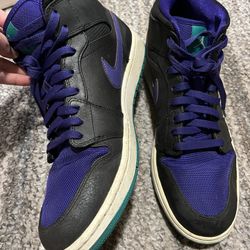 Air Jordan 1 Mid Black Grape SIZE 11.5