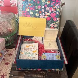 Sweet Surprise Gift by Vecia