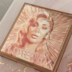 Huda Beauty Light Glow Obsessions Palette!