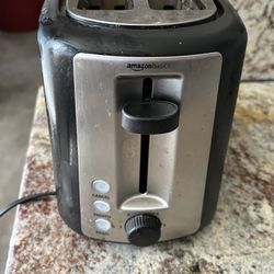 A Toaster Amazon Basics