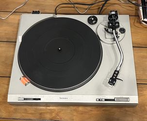 (1) 1980’s Technics Belt-Drive Manual Turntable 