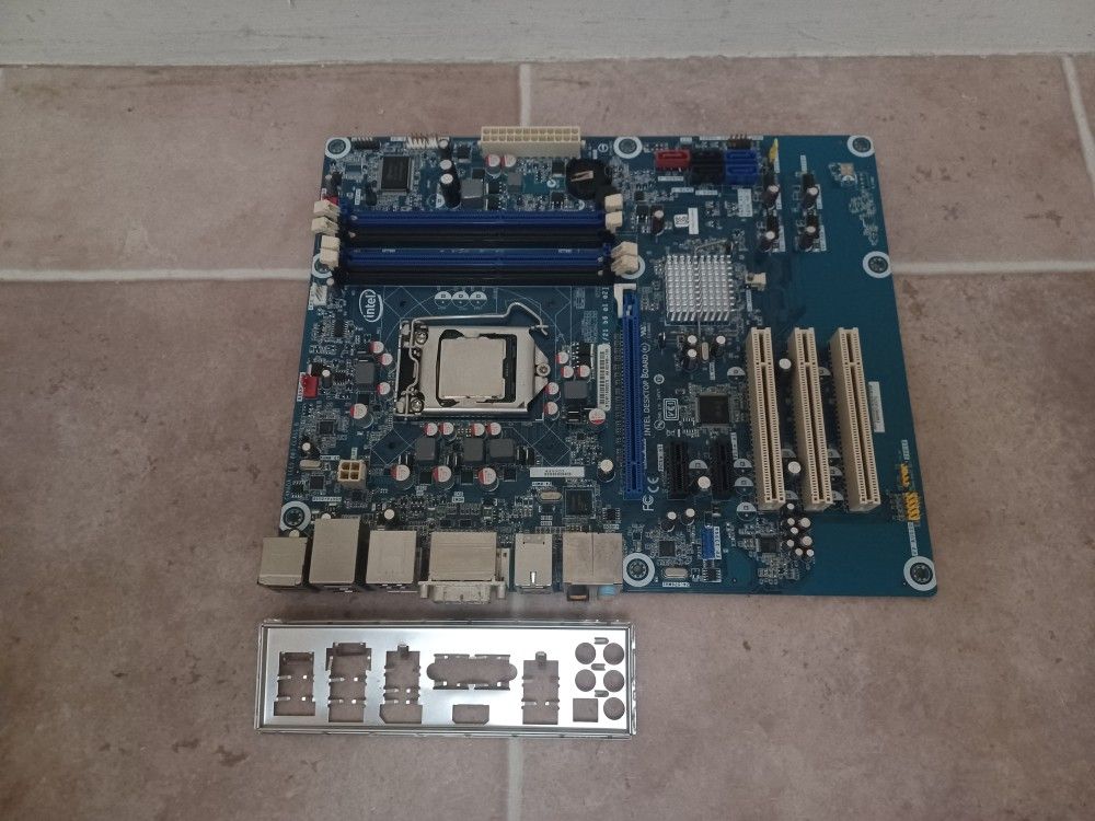 Intel Motherboard Mobo w CPU