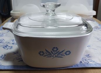 VINTAGE CORNINGWARE 
1 3/4 QUART CASSEROLE DISH WITH LID BLUE CORNFLOWER PATTERN NO DAMAGE